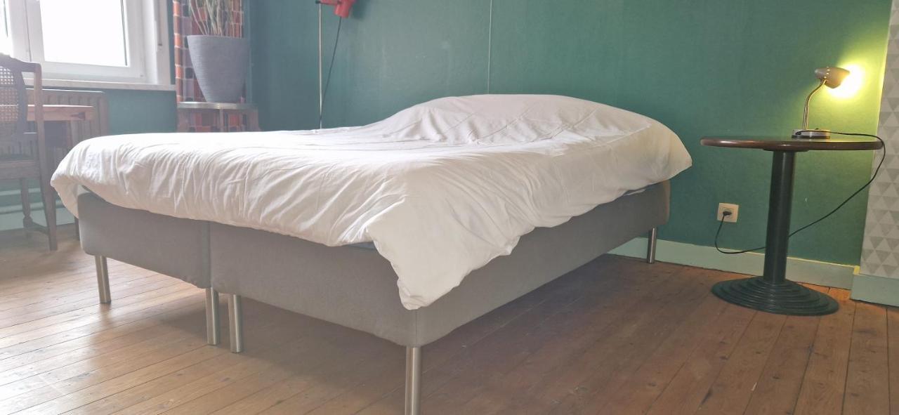 Vakantiewoning In Mol Centrum Met Eigen Bar "Casacuriosa" Ngoại thất bức ảnh